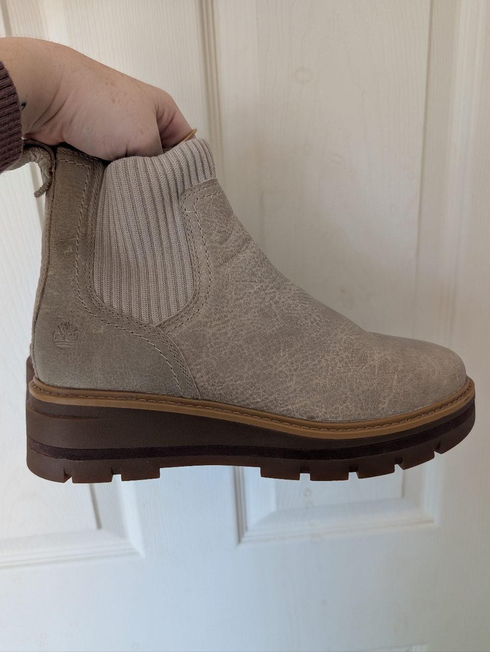 Timberland Women's Chelsea Boot in Taupe 7.5